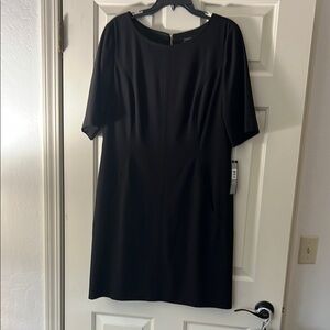 Tahari Arthur S. Levine Black Dress Gold Zipper Pockets Size 16